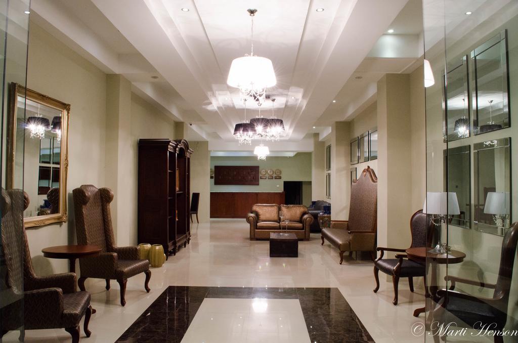 Ritz Hotel Angeles Exterior photo